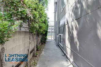 6736 Independence Ave in Los Angeles, CA - Building Photo - Building Photo
