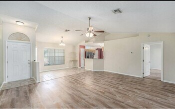 7318 Lamplighter St in Spring Hill, FL - Building Photo - Building Photo