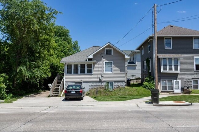 property at 2 N Governor St