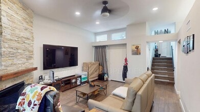 808 Wesleyan Bay in Costa Mesa, CA - Building Photo - Building Photo