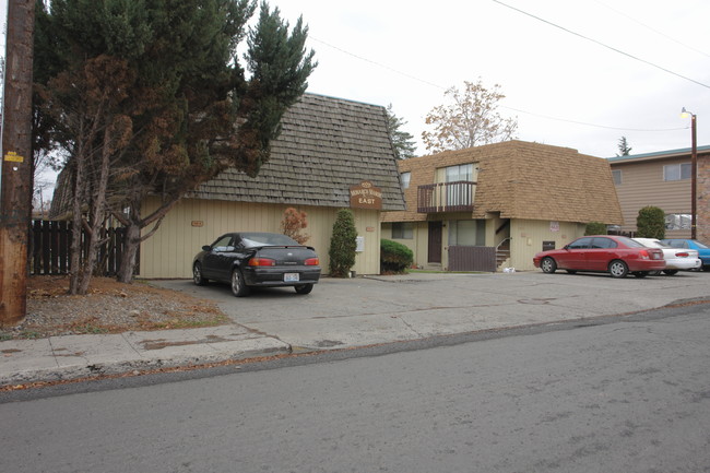 Monarch Manor Apartments in Yakima, WA - Building Photo - Building Photo