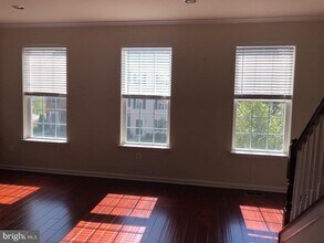 7242 Brinley Way in Elkridge, MD - Building Photo - Building Photo