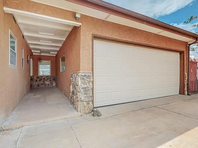 1701 Hoffman Dr NE in Albuquerque, NM - Building Photo - Building Photo