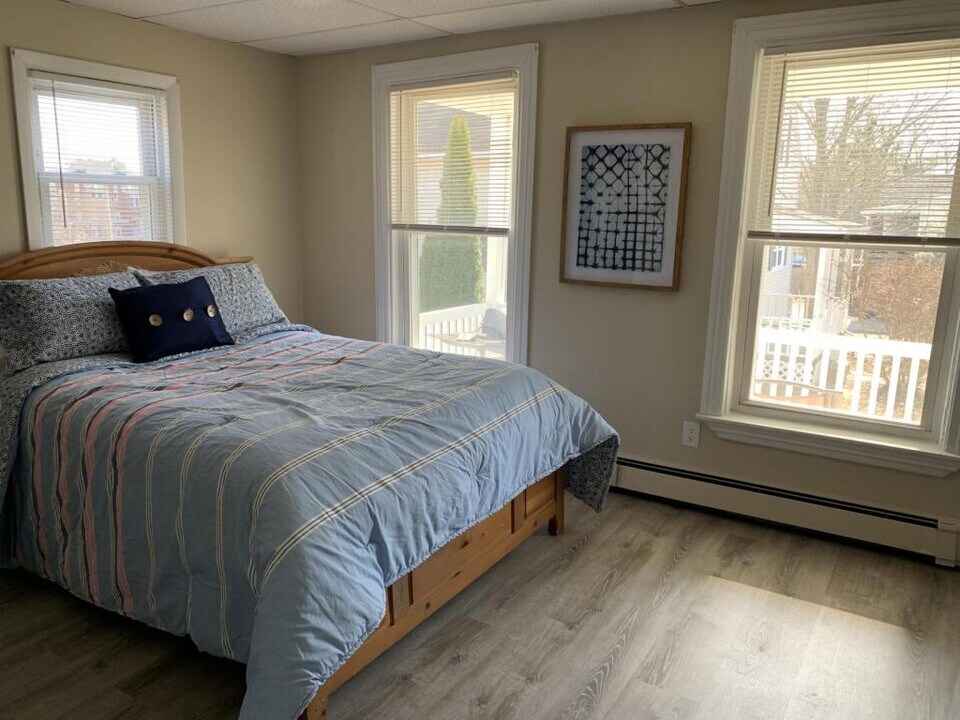 40 Cottage St in Franklin, MA - Building Photo