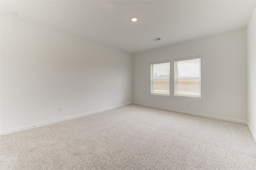 9043 Rose Water Trl in Iowa Colony, TX - Building Photo