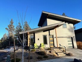 1978 NW Fields St in Bend, OR - Building Photo