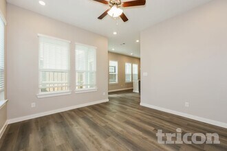 836 Thorn Hill Dr in Arlington, TX - Foto de edificio - Building Photo