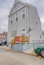 5264 Dresden Wy in Pittsburgh, PA - Foto de edificio - Building Photo