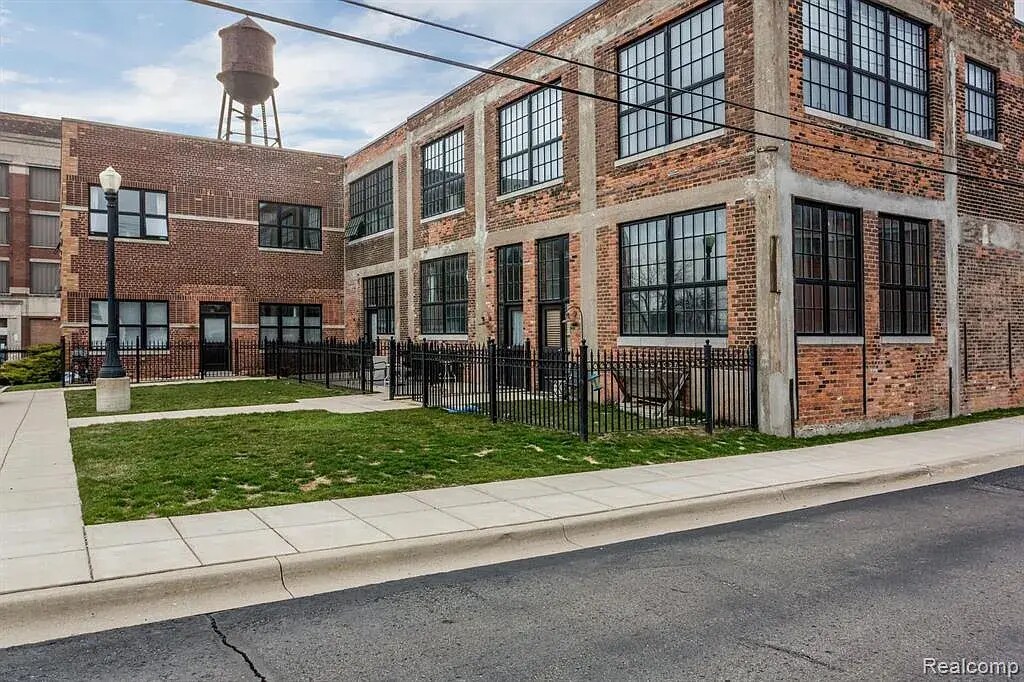 5766 Trumbull St, Unit 204 in Detroit, MI - Building Photo