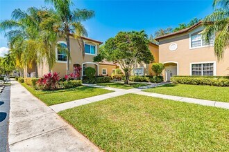 16061 Emerald Cove Rd in Weston, FL - Building Photo - Building Photo