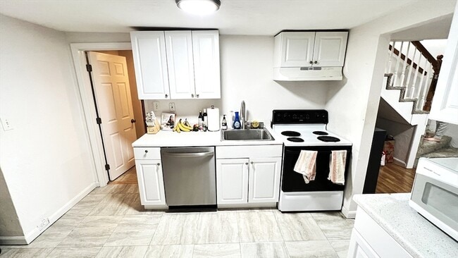 50 Conant St, Unit A in Danvers, MA - Foto de edificio - Building Photo