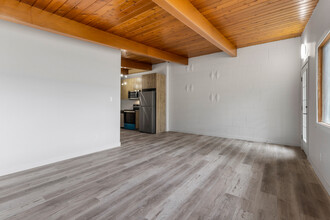 4704 14 St NW in Calgary, AB - Building Photo - Building Photo