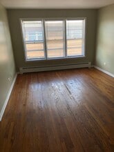 9215 S Cottage Grove Ave, Unit 2 in Chicago, IL - Foto de edificio - Building Photo