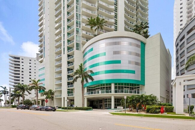 218 SE 14th St, Unit 2304 in Miami, FL - Foto de edificio - Building Photo