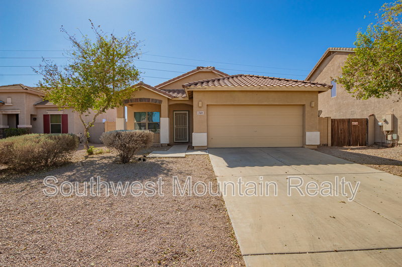 769 W Burkhalter Dr in San Tan Valley, AZ - Building Photo