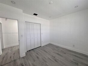 8430 SW 32nd St in Miami, FL - Building Photo - Building Photo