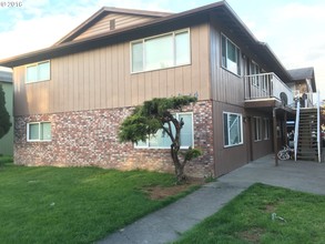 1924 Dorothy St in Longview, WA - Foto de edificio - Building Photo