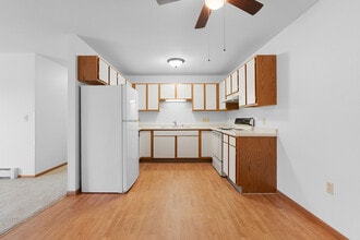 Keystone Manor in Beaver Dam, WI - Building Photo - Building Photo