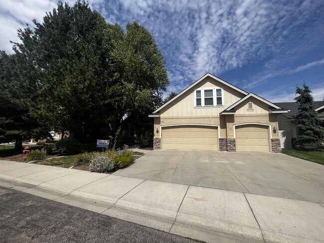 property at 1416 W Great Basin Dr