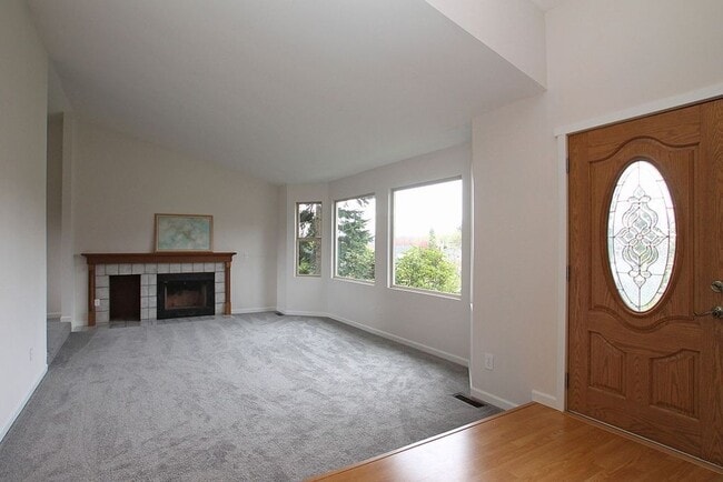 12526 NE 166th St in Woodinville, WA - Building Photo - Building Photo