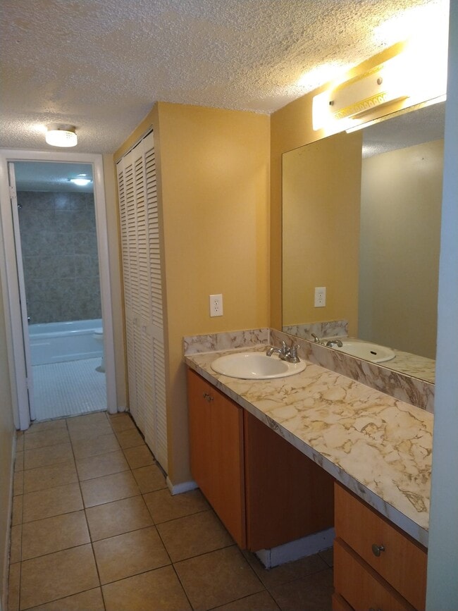 2029 NW 46th Ave in Lauderhill, FL - Building Photo - Building Photo