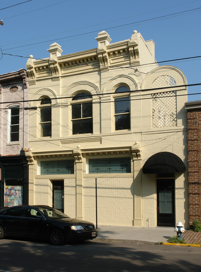 221 N Limestone