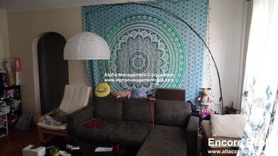 349 Pleasant St in Malden, MA - Foto de edificio - Building Photo