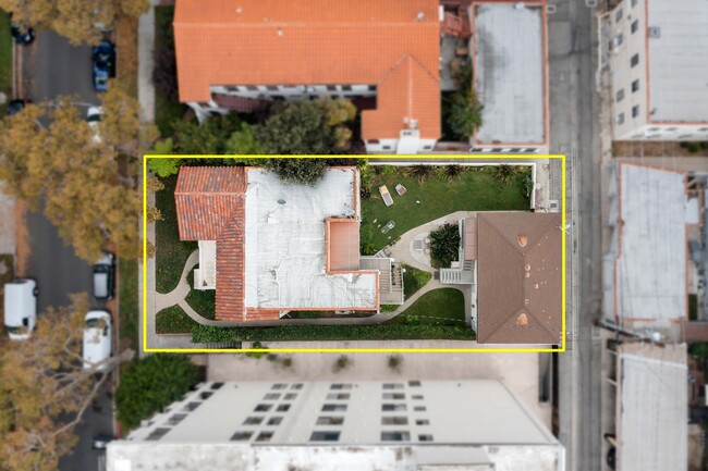 160 N Almont Dr in Beverly Hills, CA - Building Photo - Building Photo