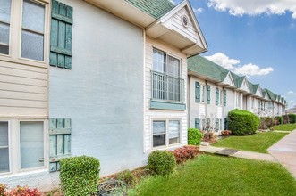 Garland Square Apartments in Norman, OK - Building Photo - Building Photo