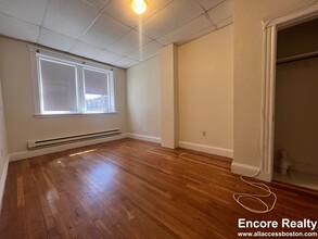 77 Chiswick Rd, Unit 2 in Boston, MA - Building Photo - Building Photo