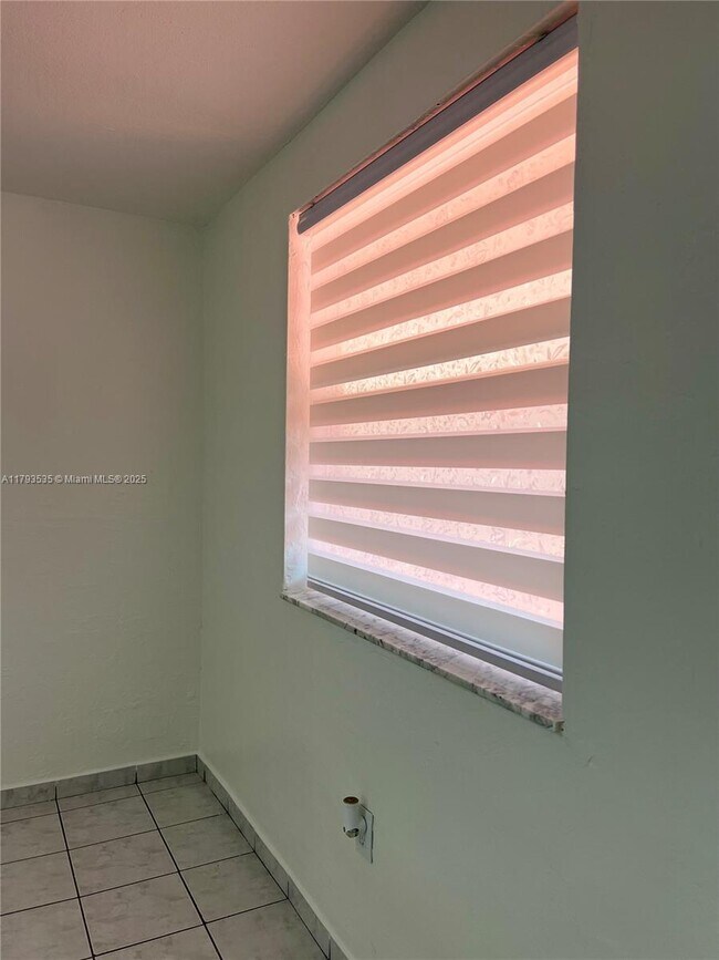4655 Palm Ave in Hialeah, FL - Building Photo - Building Photo