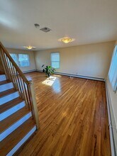 7 Russell Pl in Glen Cove, NY - Foto de edificio - Building Photo