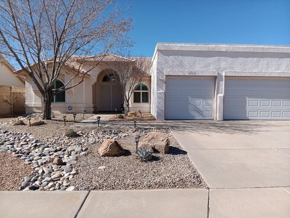 2115 Corte De Chamisa NW in Albuquerque, NM - Building Photo