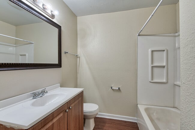 The Pines Apartments in Terrytown, LA - Building Photo - Building Photo