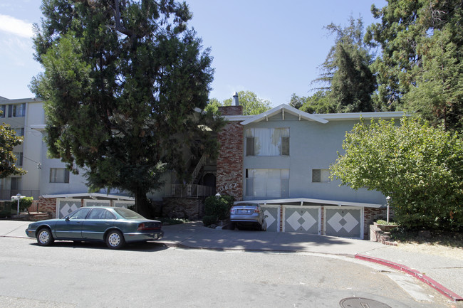 3667 Dimond Ave in Oakland, CA - Foto de edificio - Building Photo