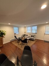 2957 Strathmeade St in Falls Church, VA - Foto de edificio - Building Photo