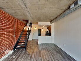 710 W Trade St in Charlotte, NC - Building Photo