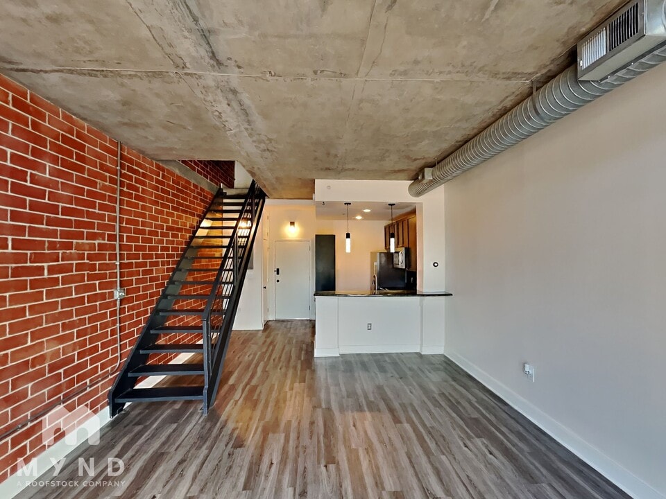 710 W Trade St in Charlotte, NC - Building Photo