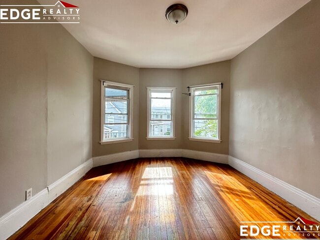 72 Antwerp St in Boston, MA - Foto de edificio - Building Photo