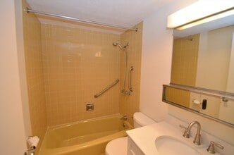 51 Melrose St in Melrose, MA - Foto de edificio - Building Photo