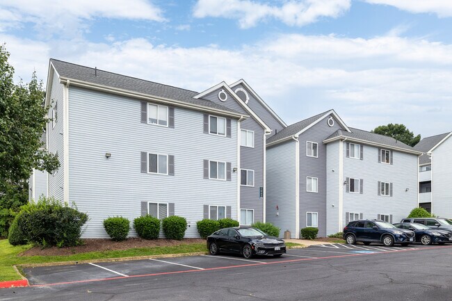 The Hills Southview Apartments (new) in Harrisonburg, VA - Foto de edificio - Building Photo