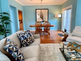 2478 Bering Dr in Houston, TX - Building Photo