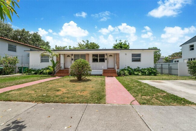2340 SW 26th Ln, Unit . in Miami, FL - Building Photo - Building Photo