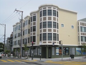 2405 Folsom St in San Francisco, CA - Building Photo - Building Photo