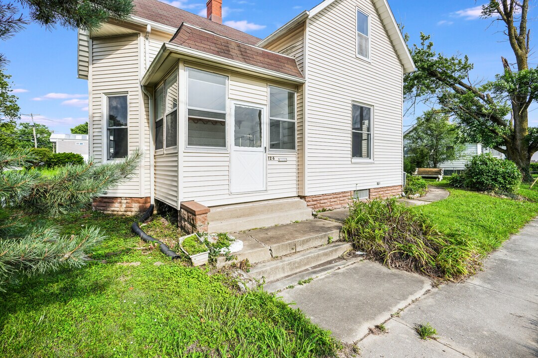 126 N Union St in Staunton, IL - Building Photo