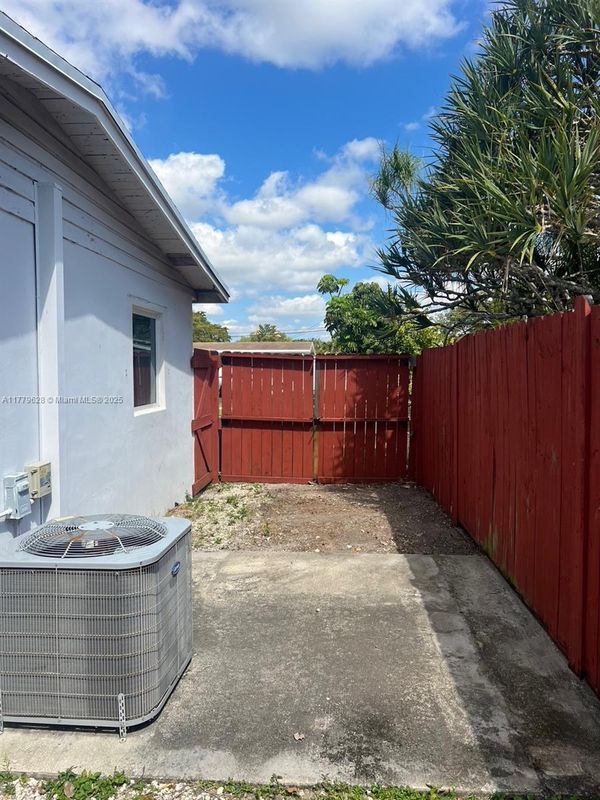 5620 SW 38th St in Davie, FL - Building Photo - Building Photo