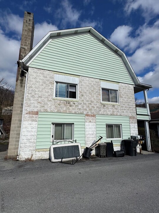 530 Naylor Rd in Johnstown, PA - Building Photo