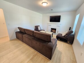 9682 Sunland Blvd in Sunland, CA - Building Photo - Building Photo