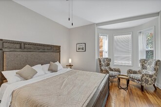 2303 N Calvert St in Baltimore, MD - Foto de edificio - Building Photo