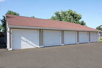 Cascade Apartments in Fergus Falls, MN - Building Photo - Building Photo